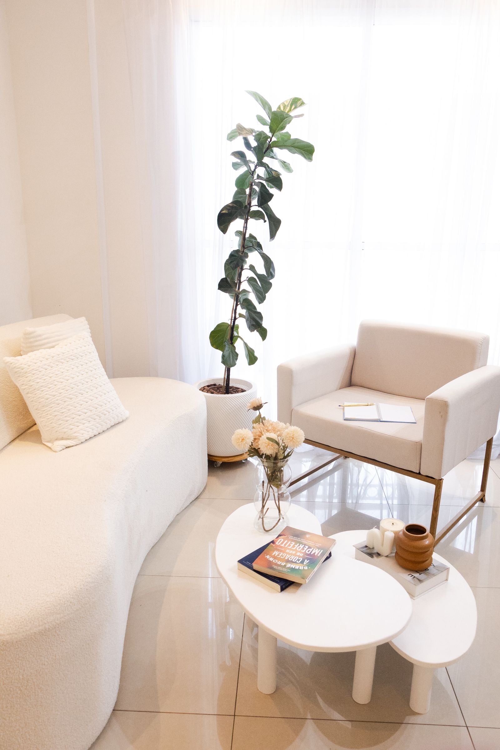 A bright, fresh, clean living room